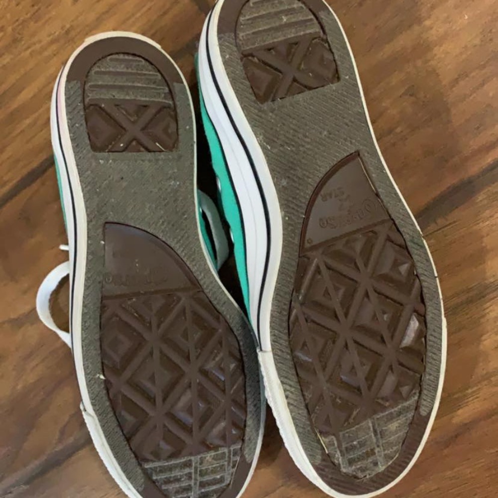 Converse, size 7.